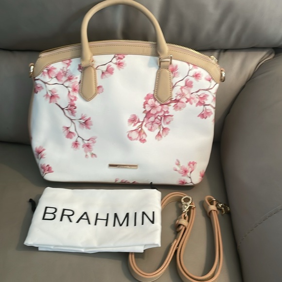 Brahim Carnation Duxberry with strap and original bag. Medium size at 10x5x14”. - Picture 4 of 7